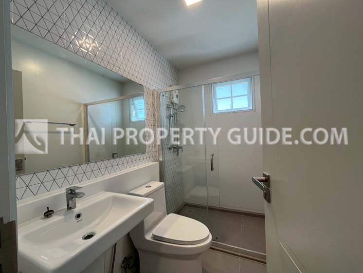 House with Shared Pool in Bangnatrad 